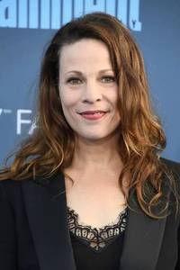 LILI TAYLOR